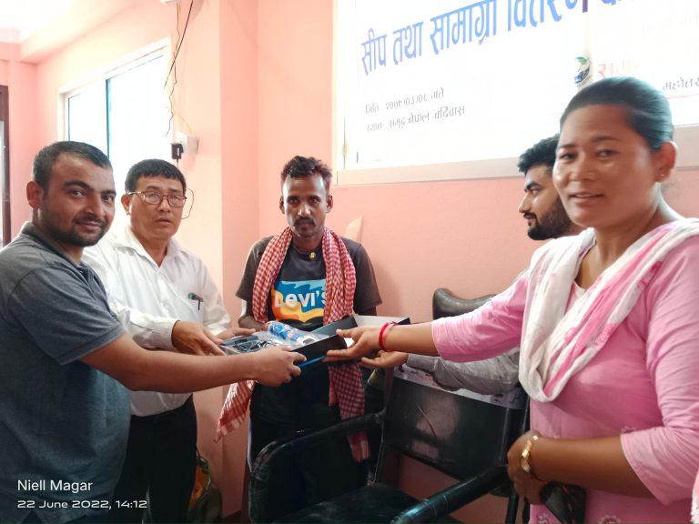 अपाङ्गता भएका व्यक्तिहरुको जिविकोपार्जनका लागि सीप तथा सामाग्री वितरण ।